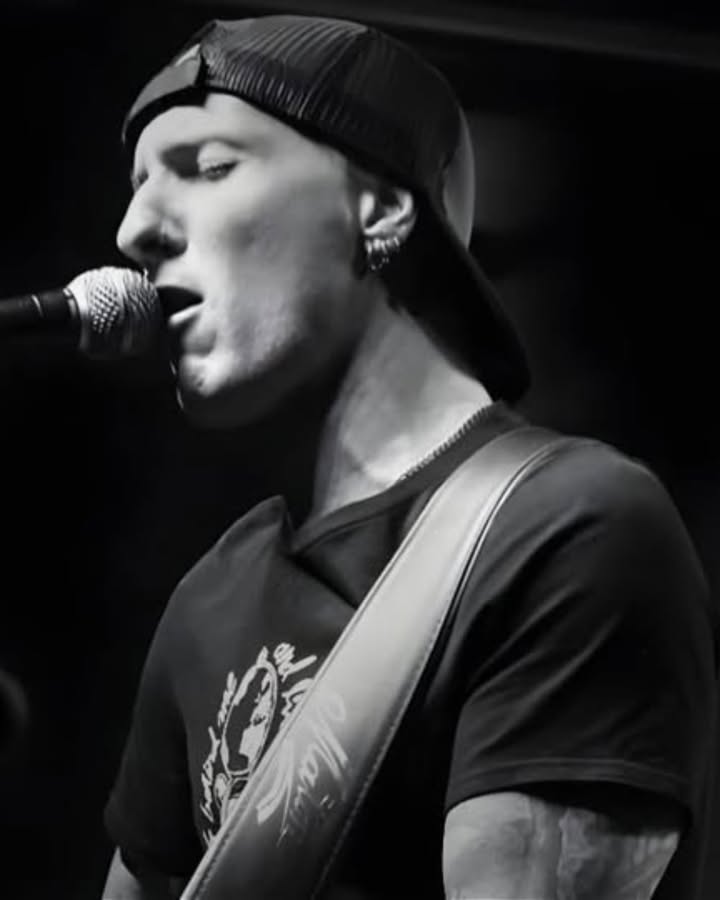 Featured image for “Live Music Sunday Session at Asquith Club with Sean Griffiths”